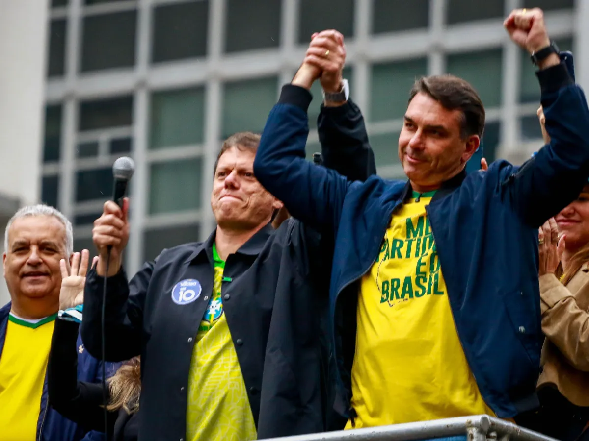 Estratégia de Flávio Bolsonaro em SP busca consolidação da base eleitoral